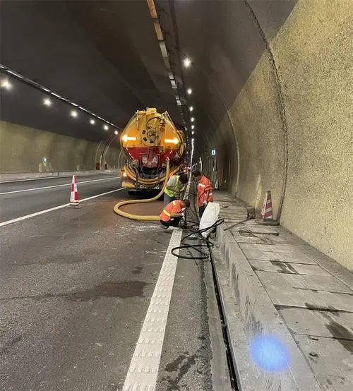 漠河隧道排水渠清淤